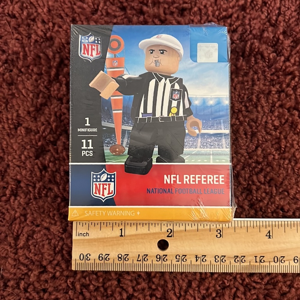 NFL Referee Mini Buildable Figure - Picture 6 of 6